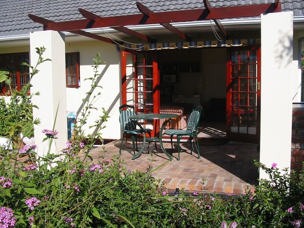 Ascot Gardens Self Catering 2/20