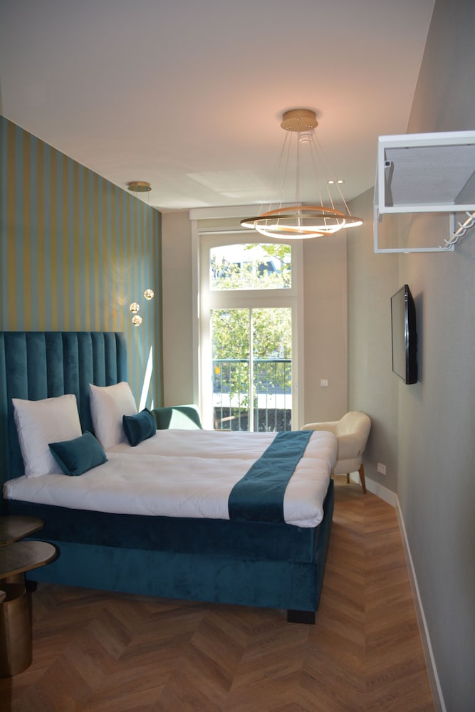 If boutique hotel 16/55