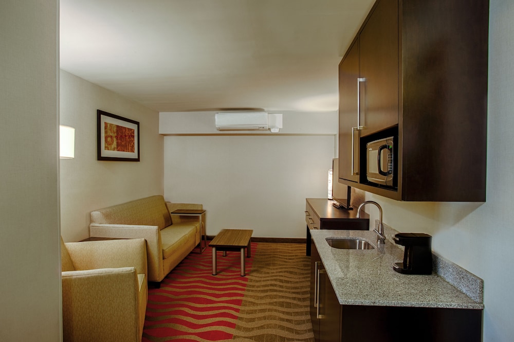 Holiday Inn Express And Suites Baltimore West Catonsville 46/66