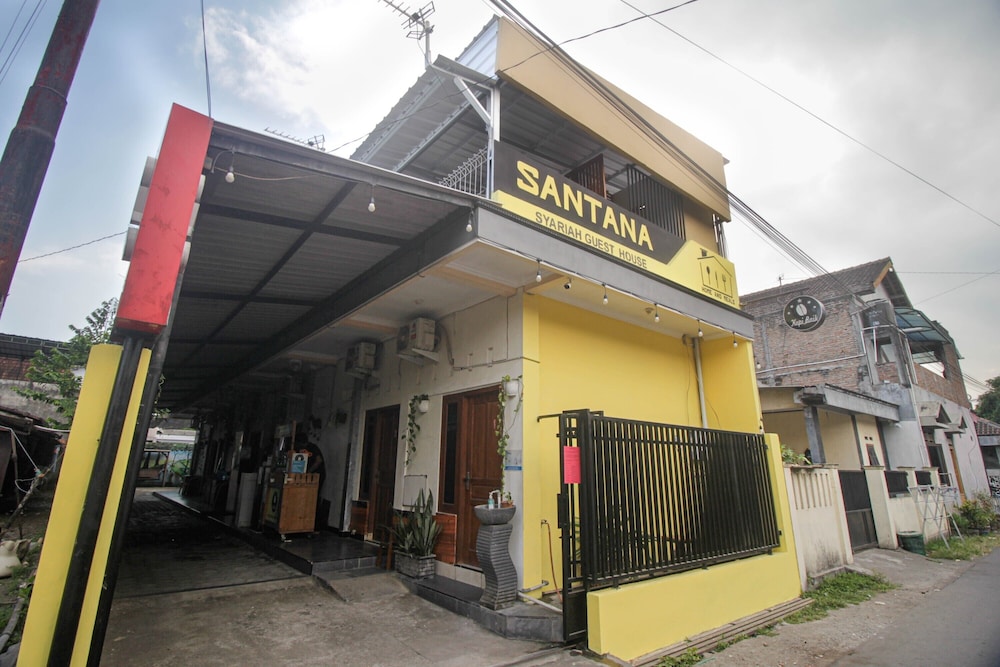 Super OYO Capital O 2258 Santana Syariah Guest House 2/41