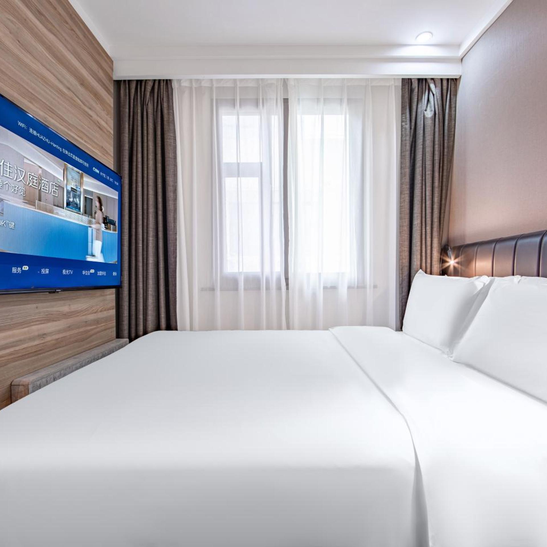 HanTing Premium Hotel (Shanghai Loushanguan Road Subway Station) 17/50