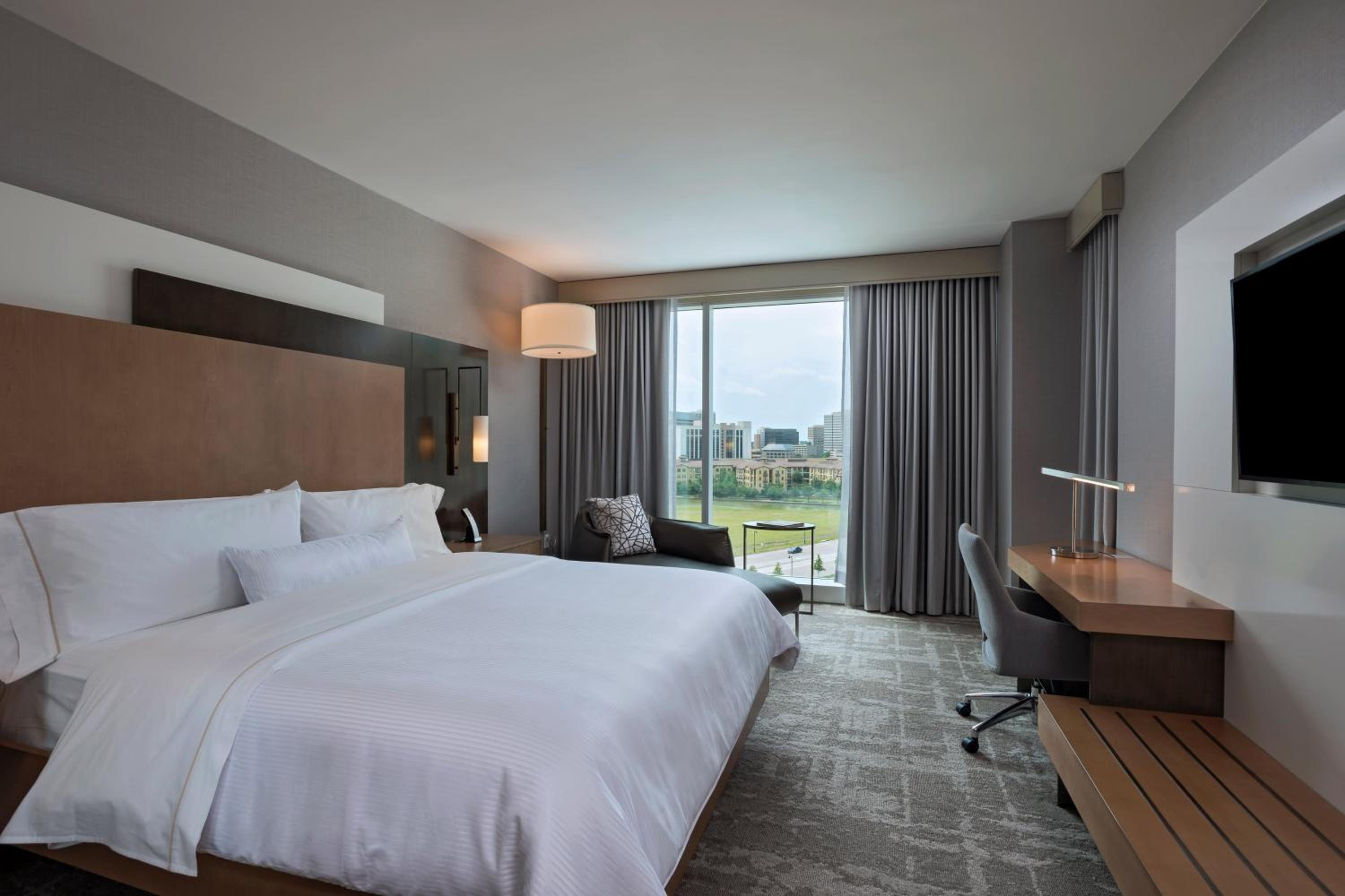 Room, King Bed, Club Floor