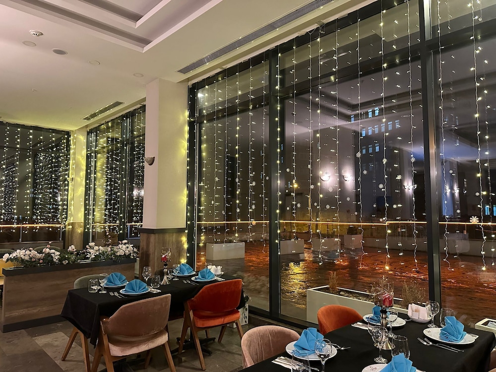 Kanyonvadi Hotel 35/47