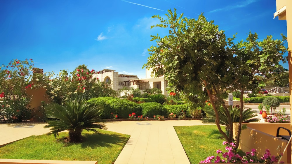 Nanakis Beach Apartments 16/36