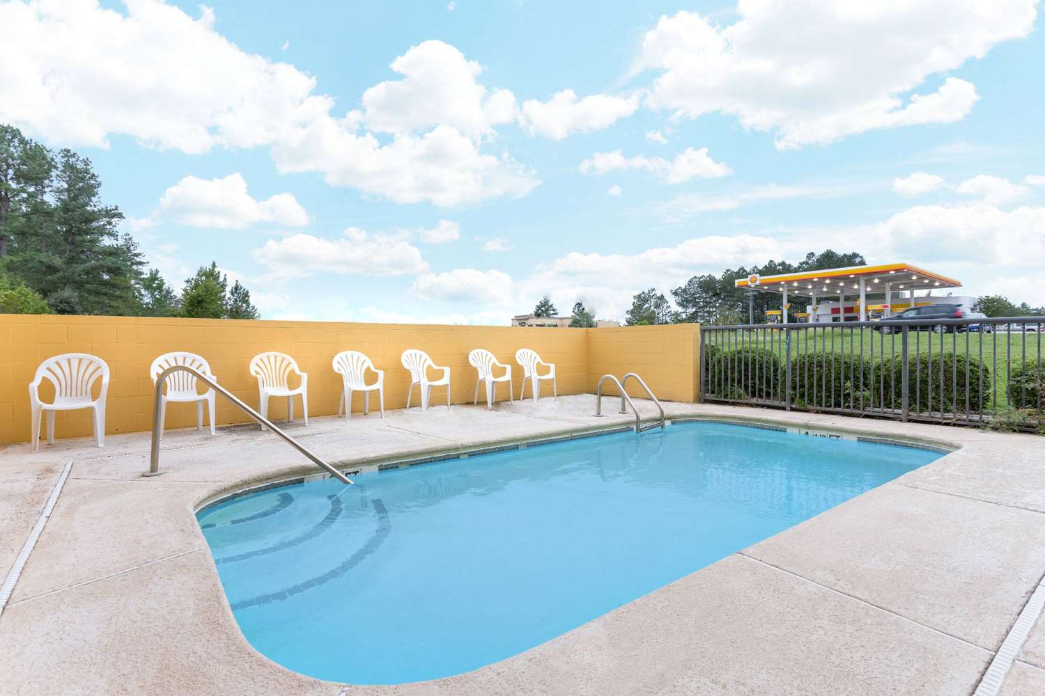 Super 8 By Wyndham Orangeburg 13/22