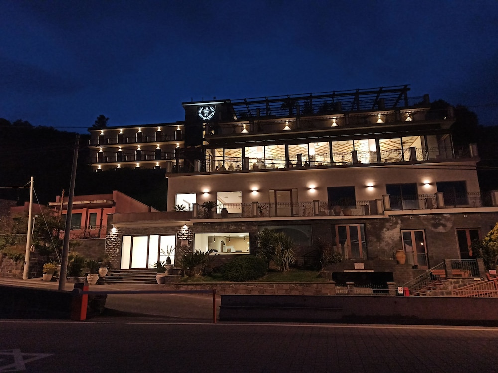 Hotel Primavera Dell'etna 1/47