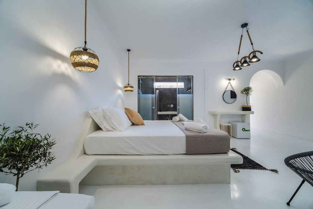 Grand, Open Plan, Suite, King and Twin Beds