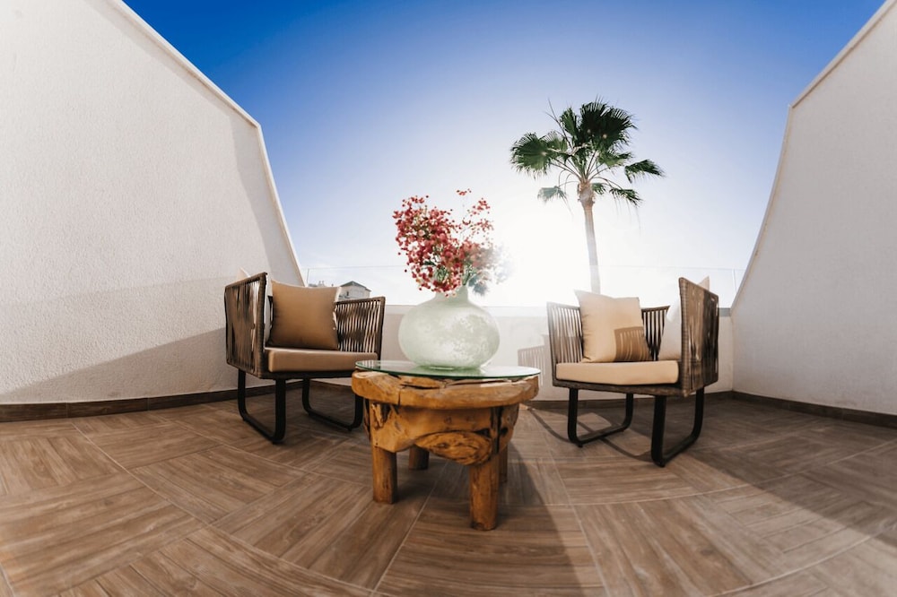 Ohasis Boutique Suites 32/50