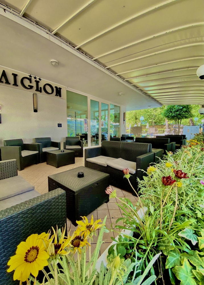 Hotel Aiglon 3/73