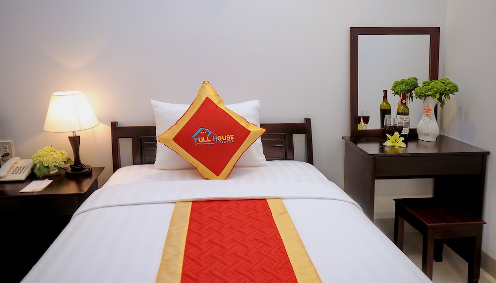 Full House Hotel 30/66