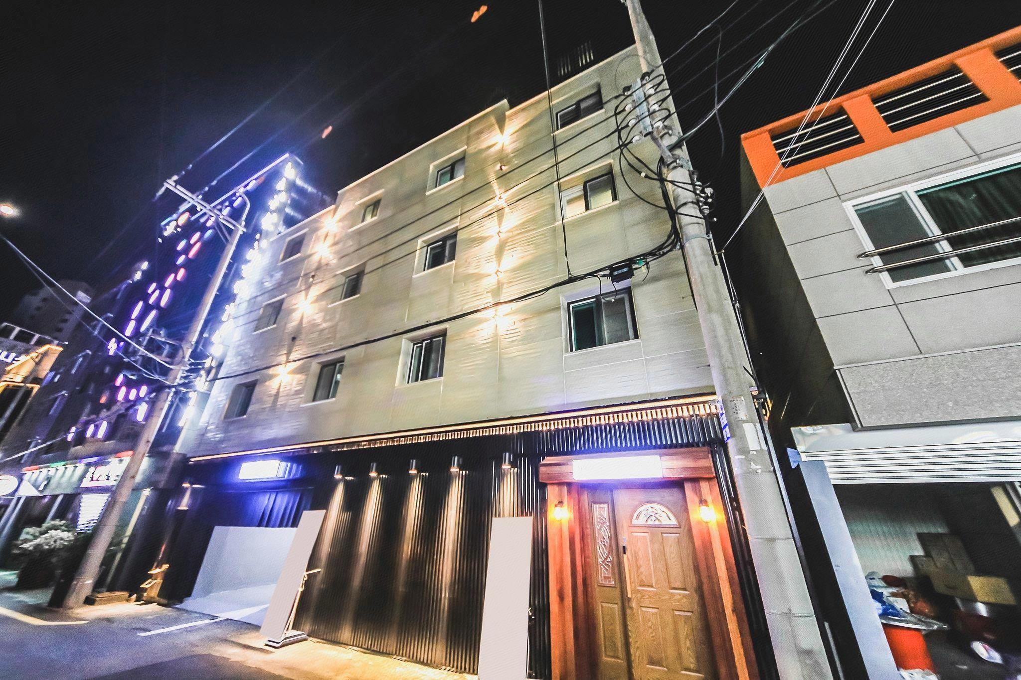 Hotel The Hit 3/45
