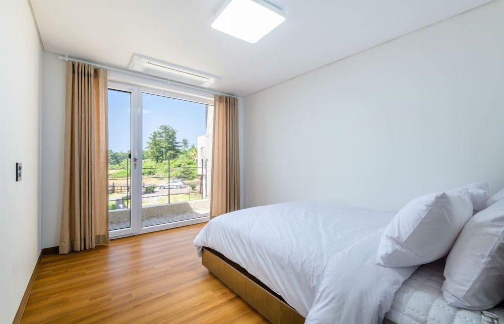3 BEDROOMS, HOUSE