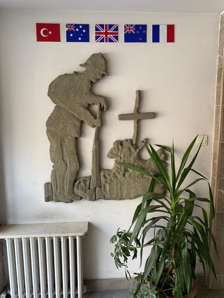Anzac Hotel 28/39
