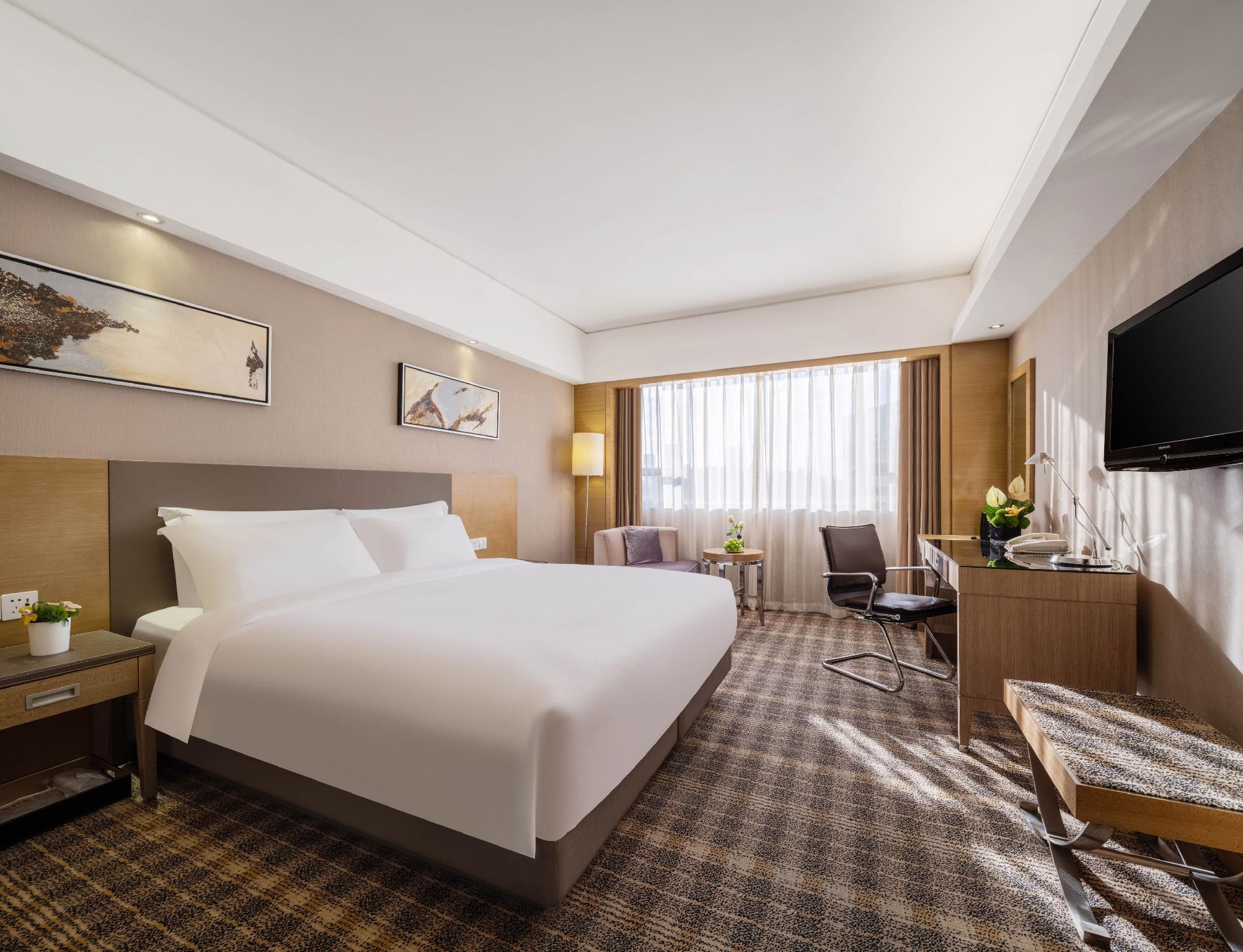Superior, King Bed, Queen Bed