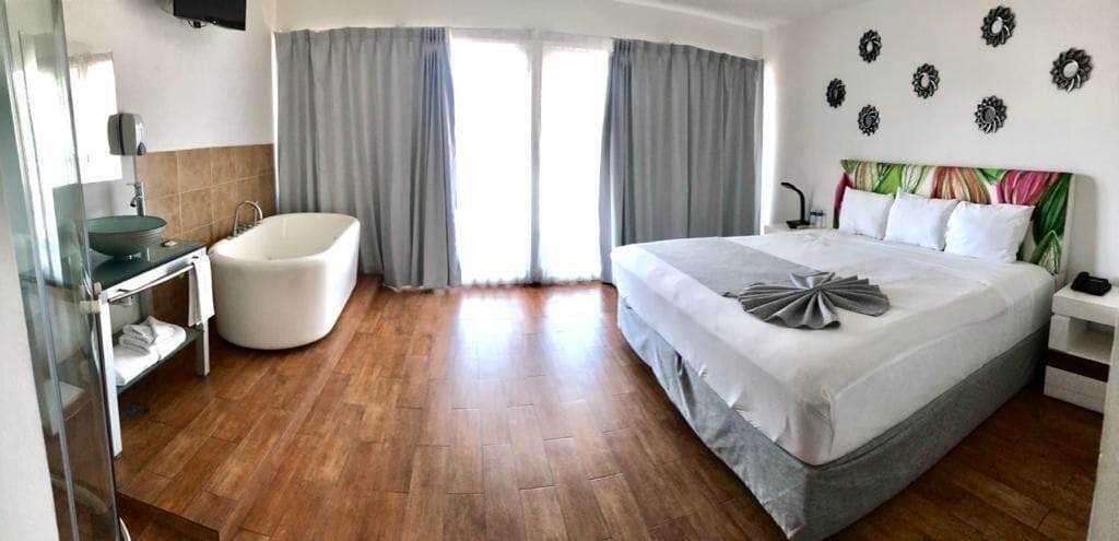 DELUXE, SUITE