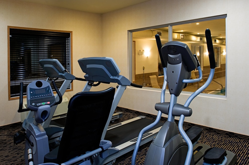 Holiday Inn Express Suites South 40/73