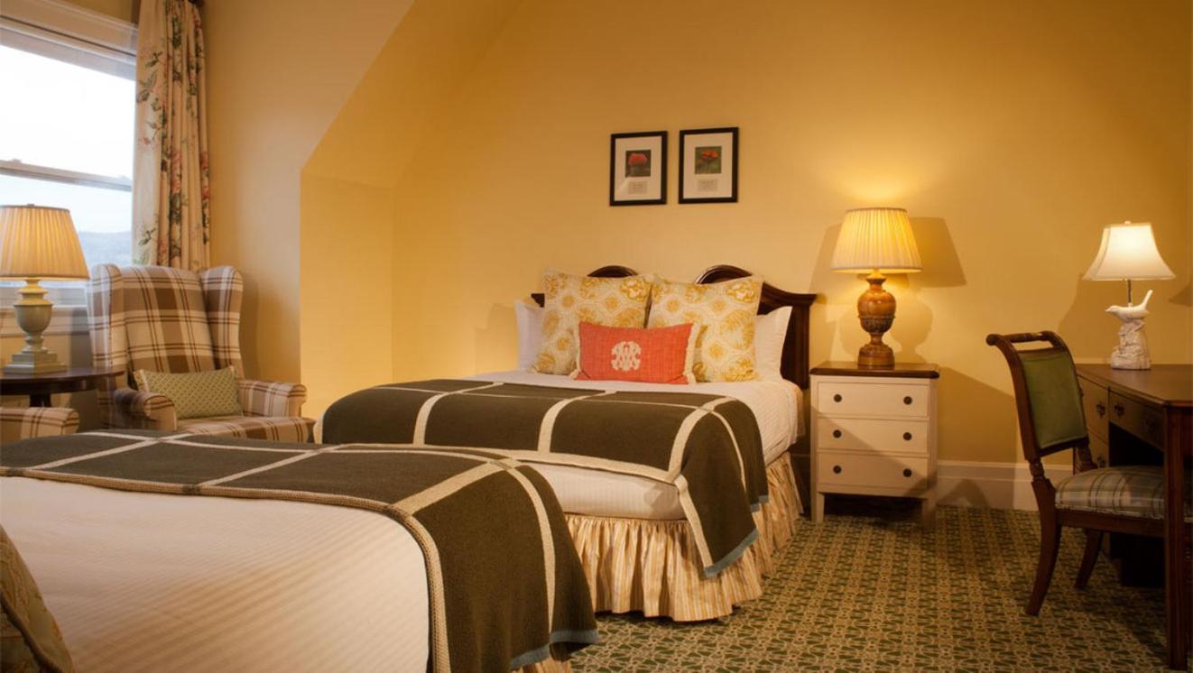 Family, 2 Queen Beds, Parlor, Sofa