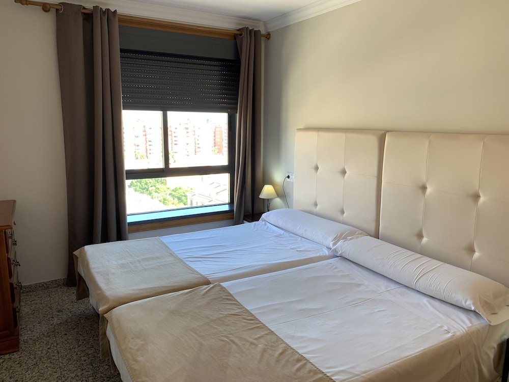 2 BEDROOMS, APARTMENT, TWIN BEDS, NO BALCONY