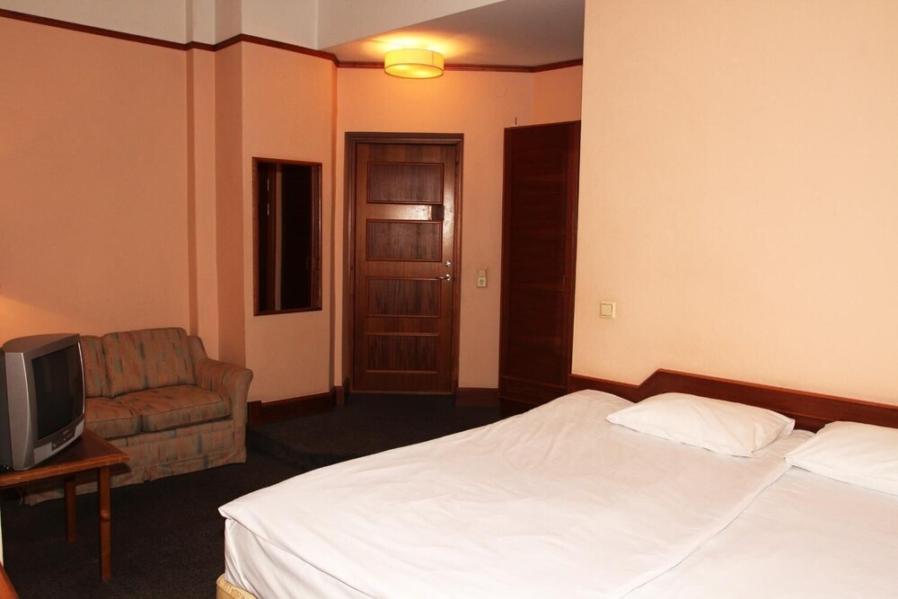 Victoria Hotel 14/49