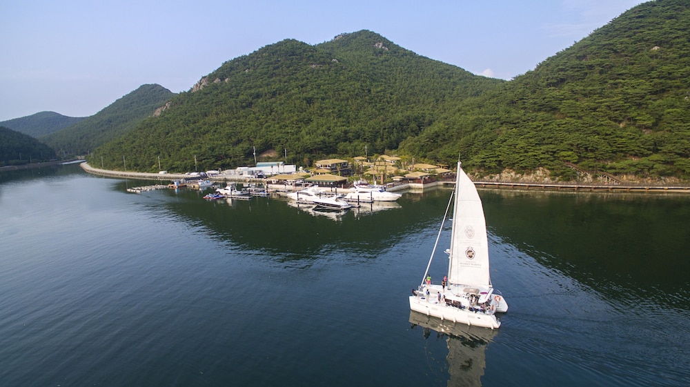 Hansan Marina Hotel Resort 50/63
