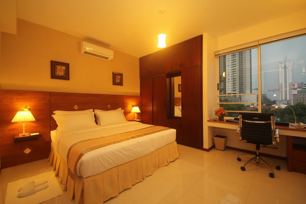 4 BEDROOMS, PENTHOUSE SUITE