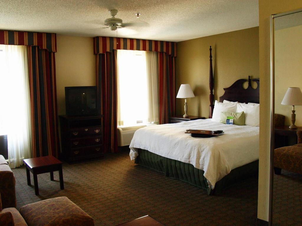 استوديو بسرير كينج لذوي الإعاقة، Hampton Inn Canton 2/4