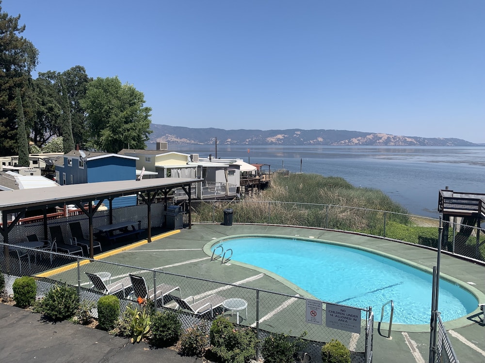 Regency Inn 5/37