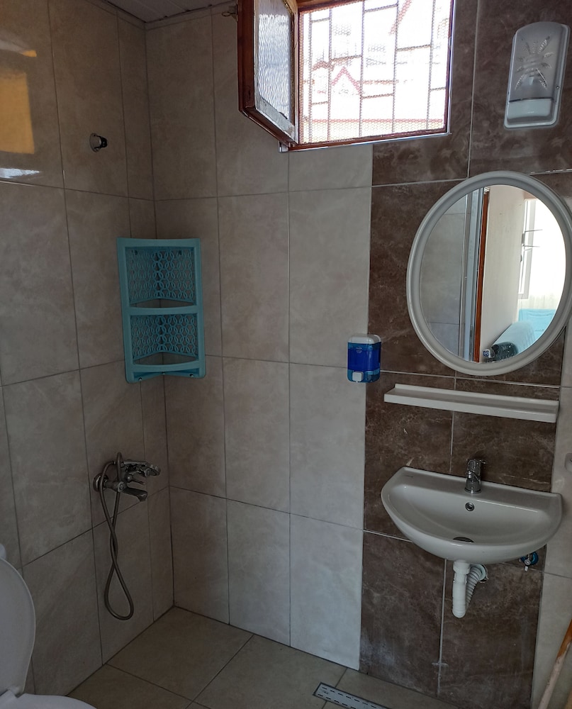 Caner Hotel 36/38