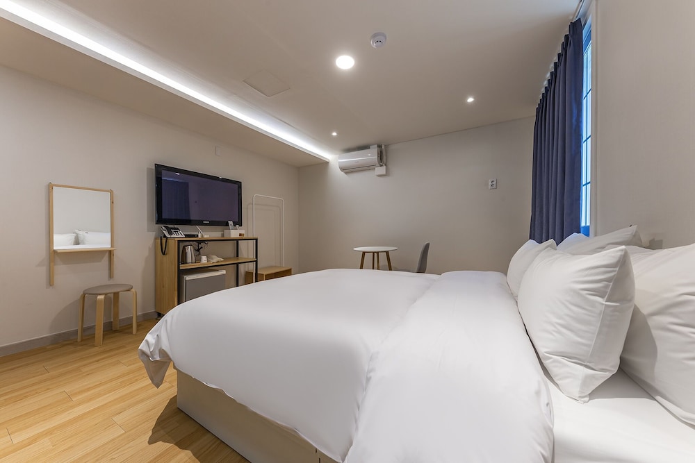 1962 Business Hotel 24/50
