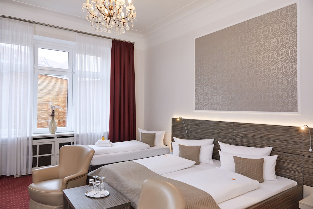 DELUXE, DOUBLE BED