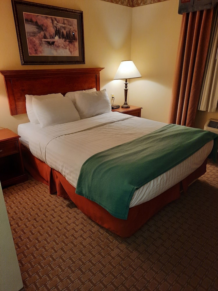 Horse Creek Inn - McCook 9/36