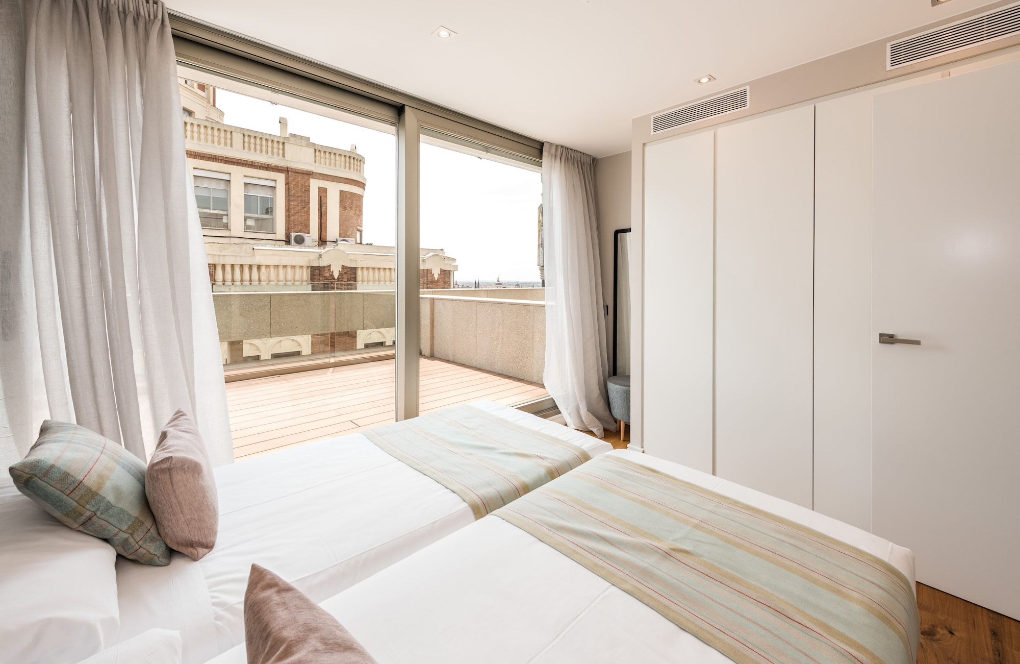 2 BEDROOMS, APARTMENT, CITY VIEW, TERRACE