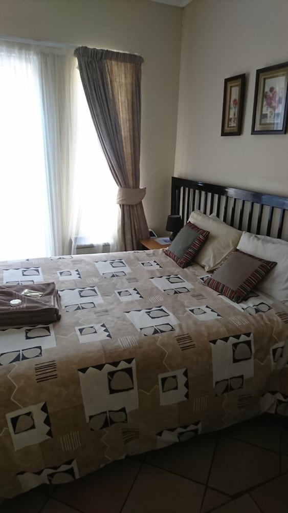 Country Blue Luxury Guest House 21/44