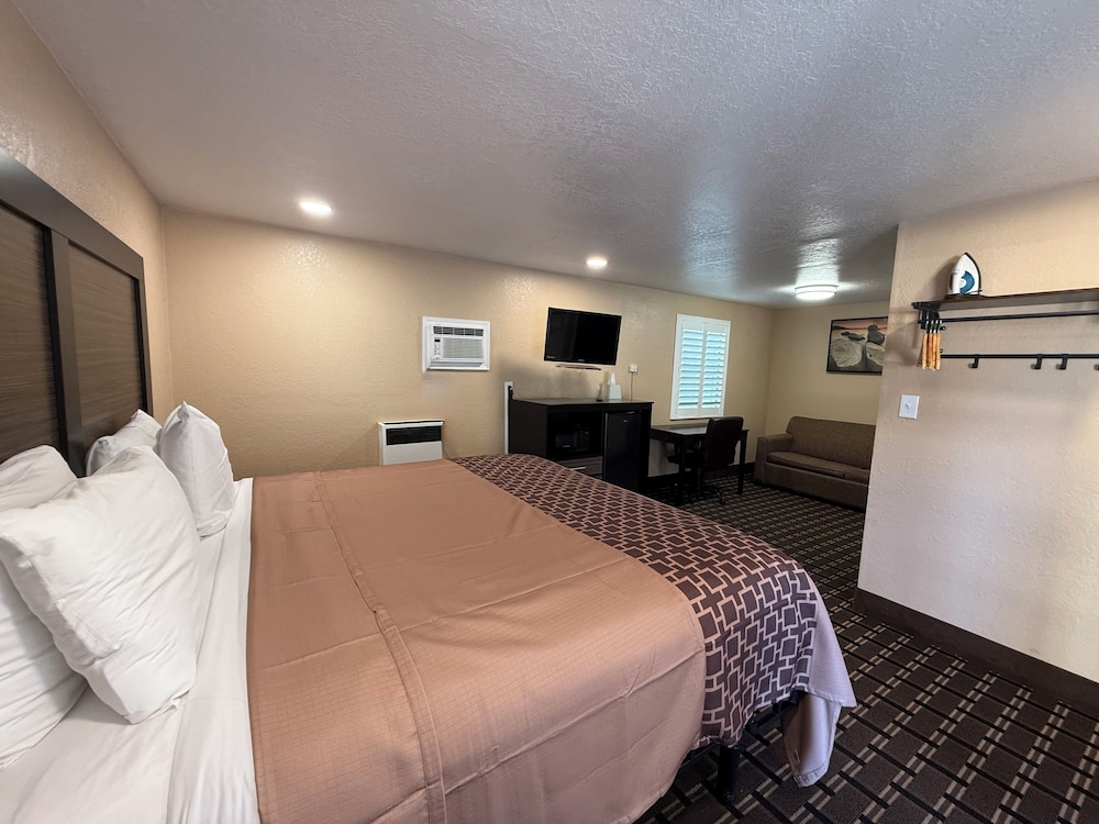 ROOM, KING BED