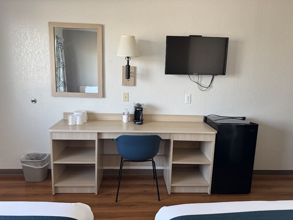 Motel6 Stanton, CA - Anaheim West 46/60