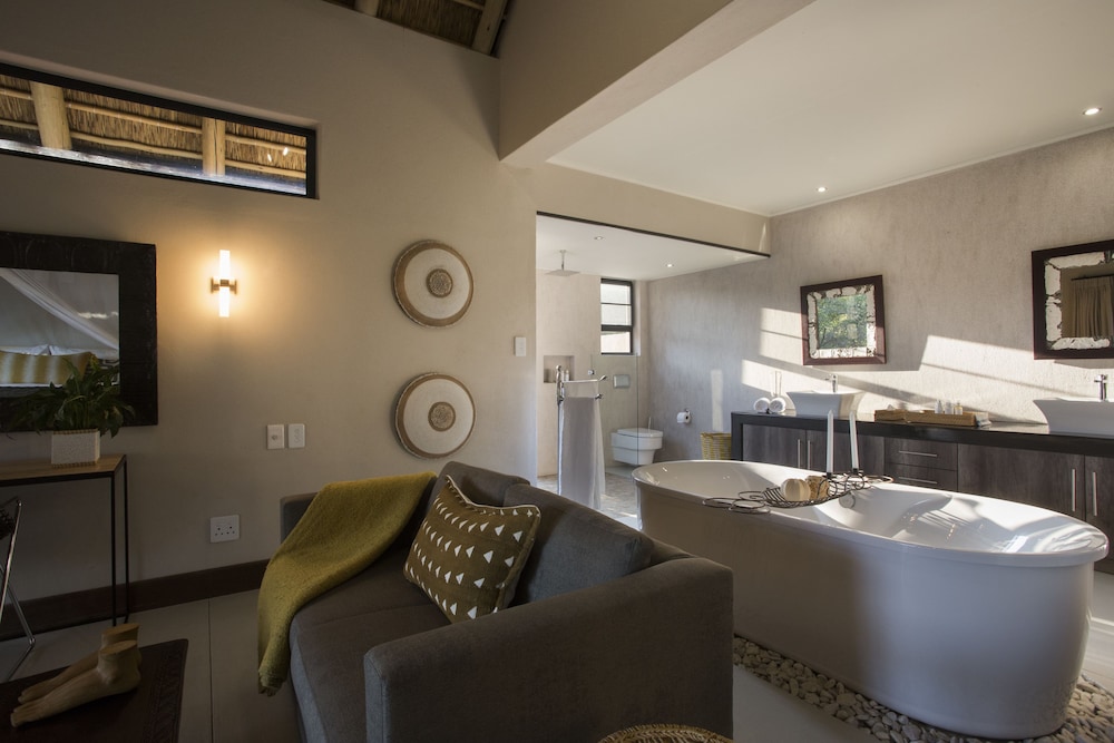 Moya Safari Villa 23/38