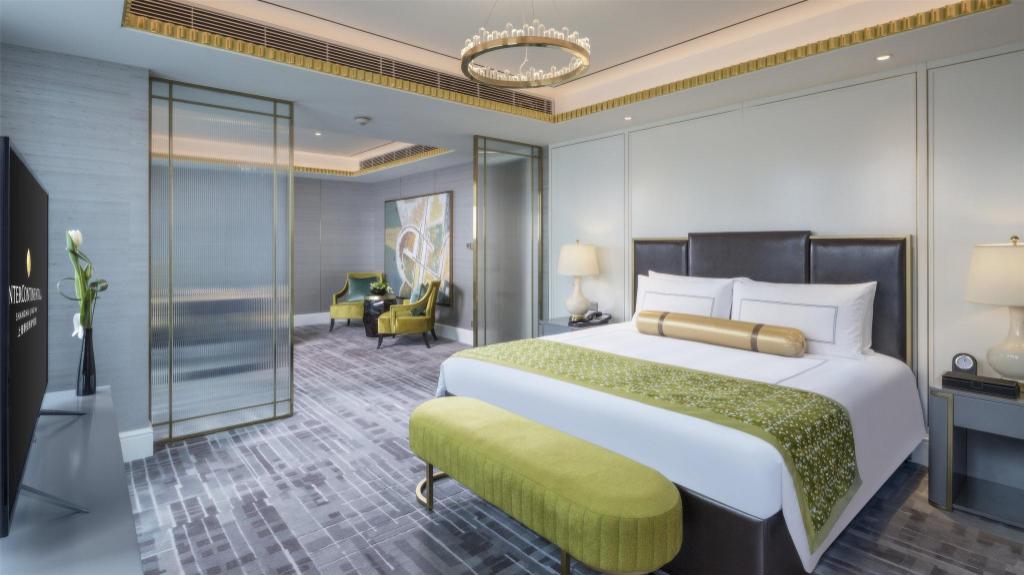 Ambassador, Suite