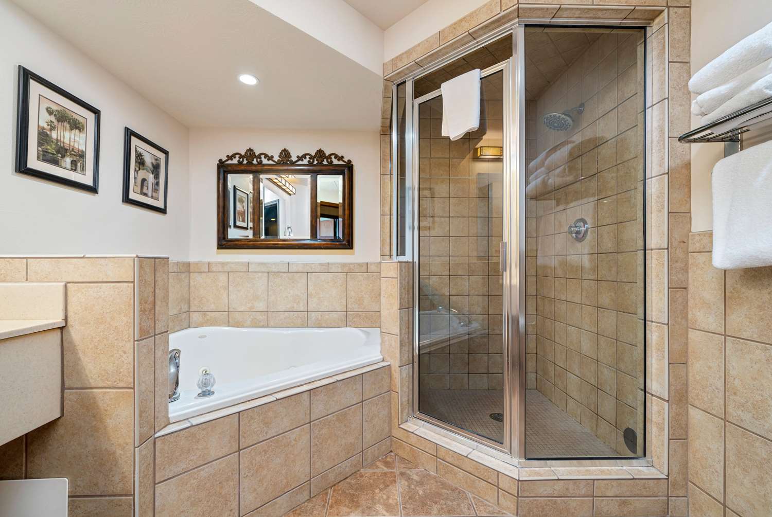 Ramada by Wyndham Sioux Falls Airport-Waterpark & Event Ctr 35/39