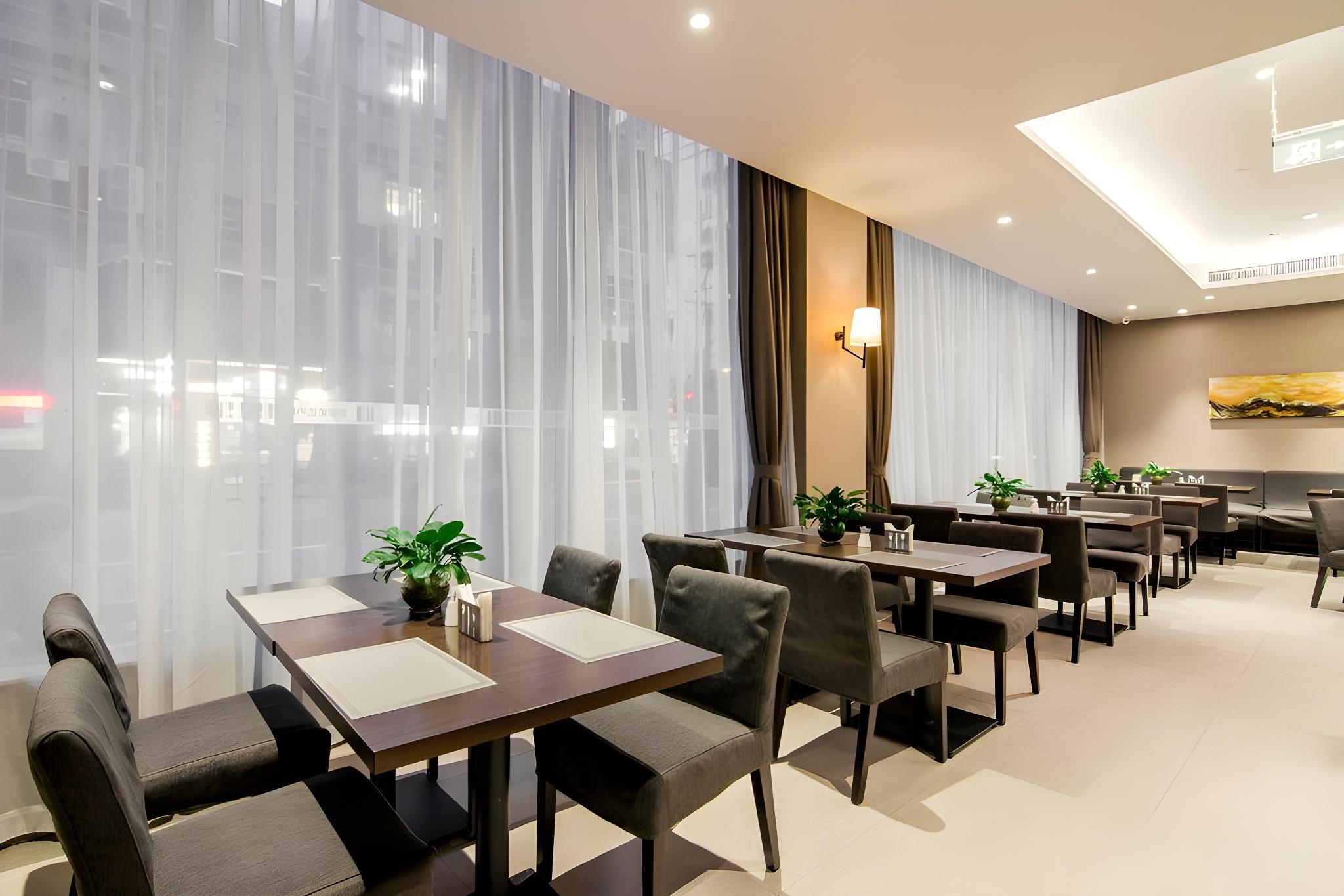 Home Inn Plus (Shanghai Bund Jinling East Road store) 22/28