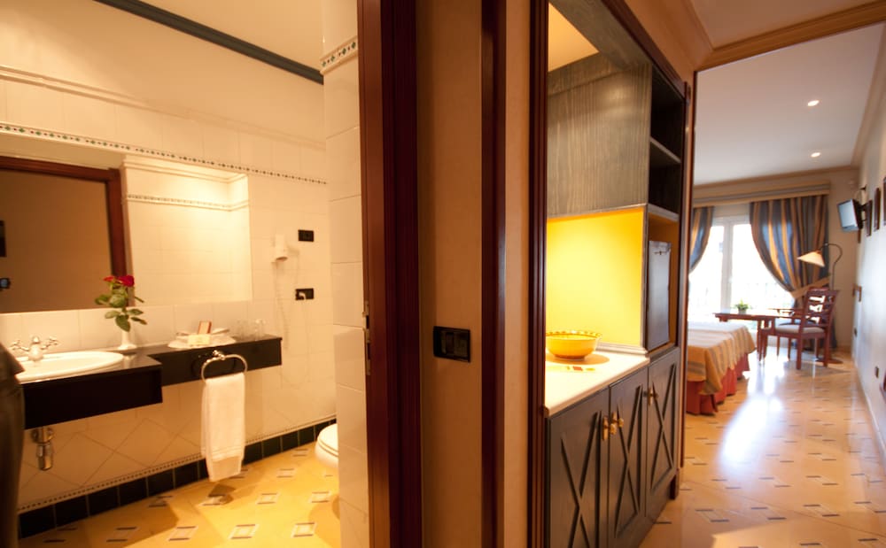 Reveron Plaza Hotel 38/38