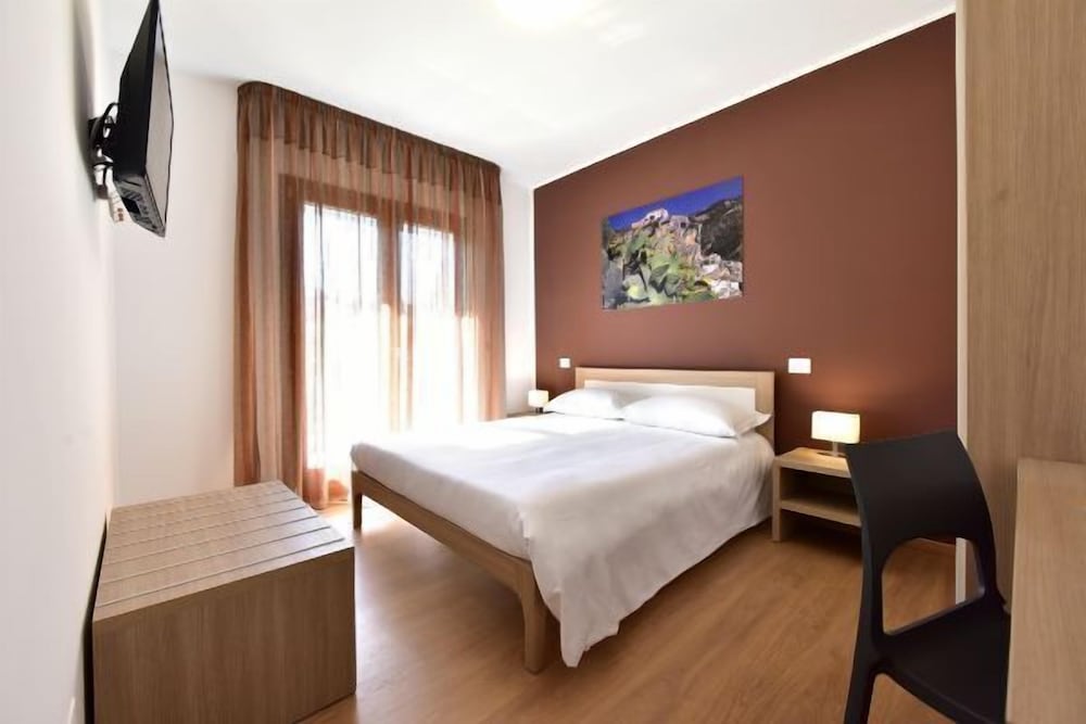 Trip Room & Breakfast 12/38