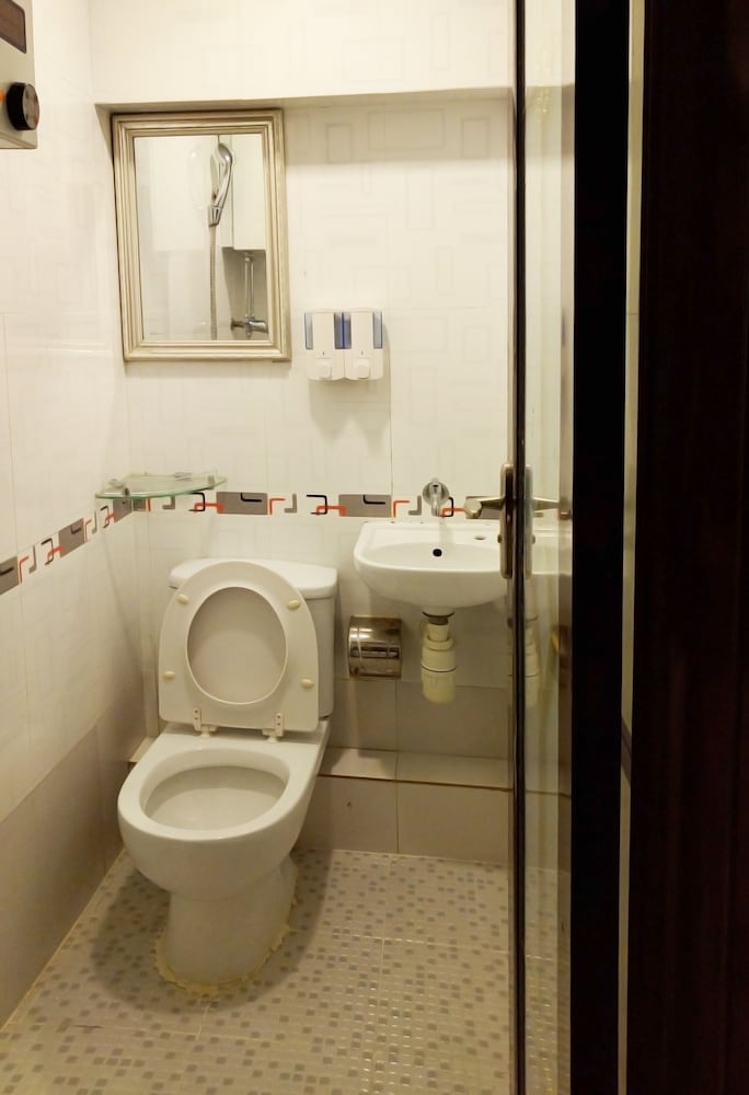 MALE DORM, 6 PEOPLE