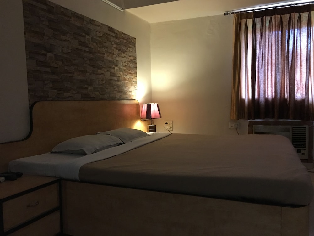 HOTEL GRAND ARJUN 30/50