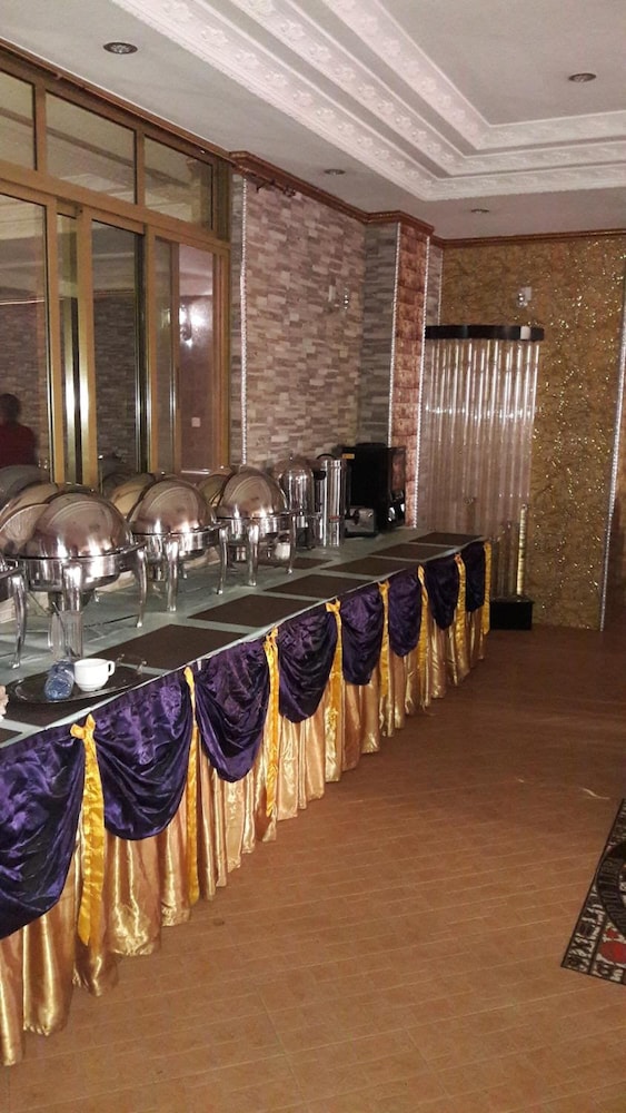 Biraj International Hotel 18/50