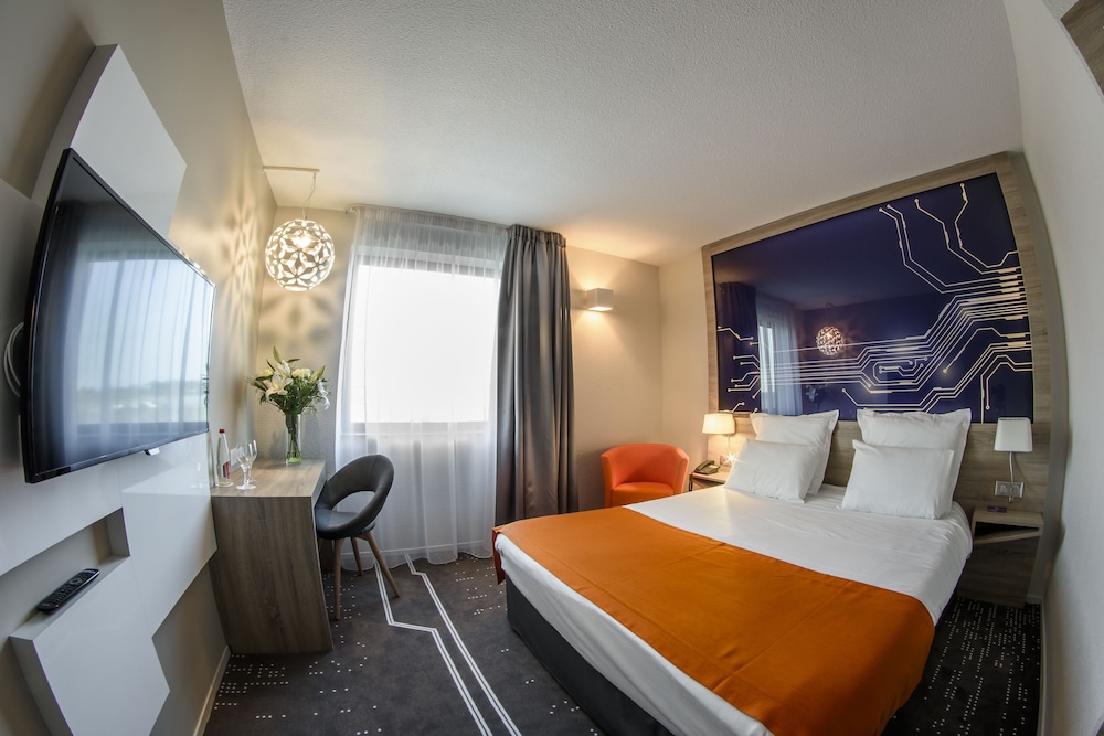 Mercure Poitiers Site du Futuroscope Hotel 13/76