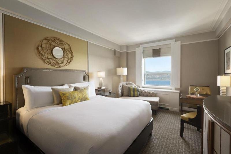 Fairmont Gold, Junior Suite