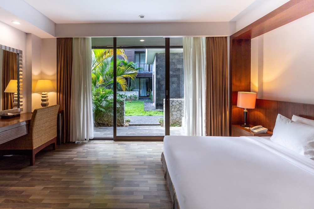DELUXE, DOUBLE OR TWIN BED