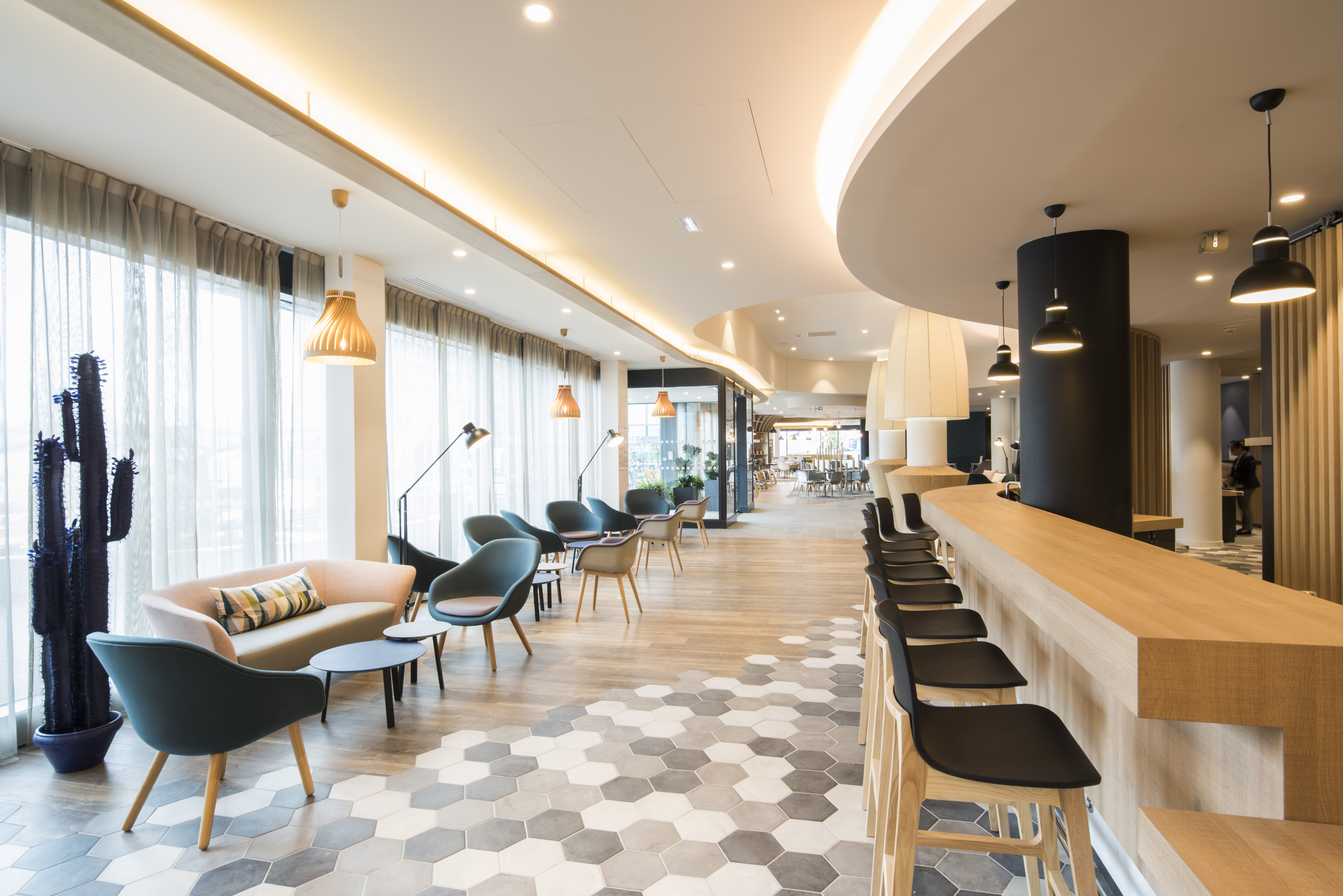 HOLIDAY INN EXPRESS PARIS - CDG AIRPORT 44/70