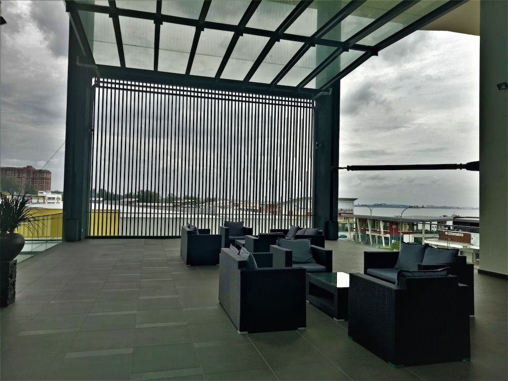 D Wharf Hotel And Serviced Residence 57/71