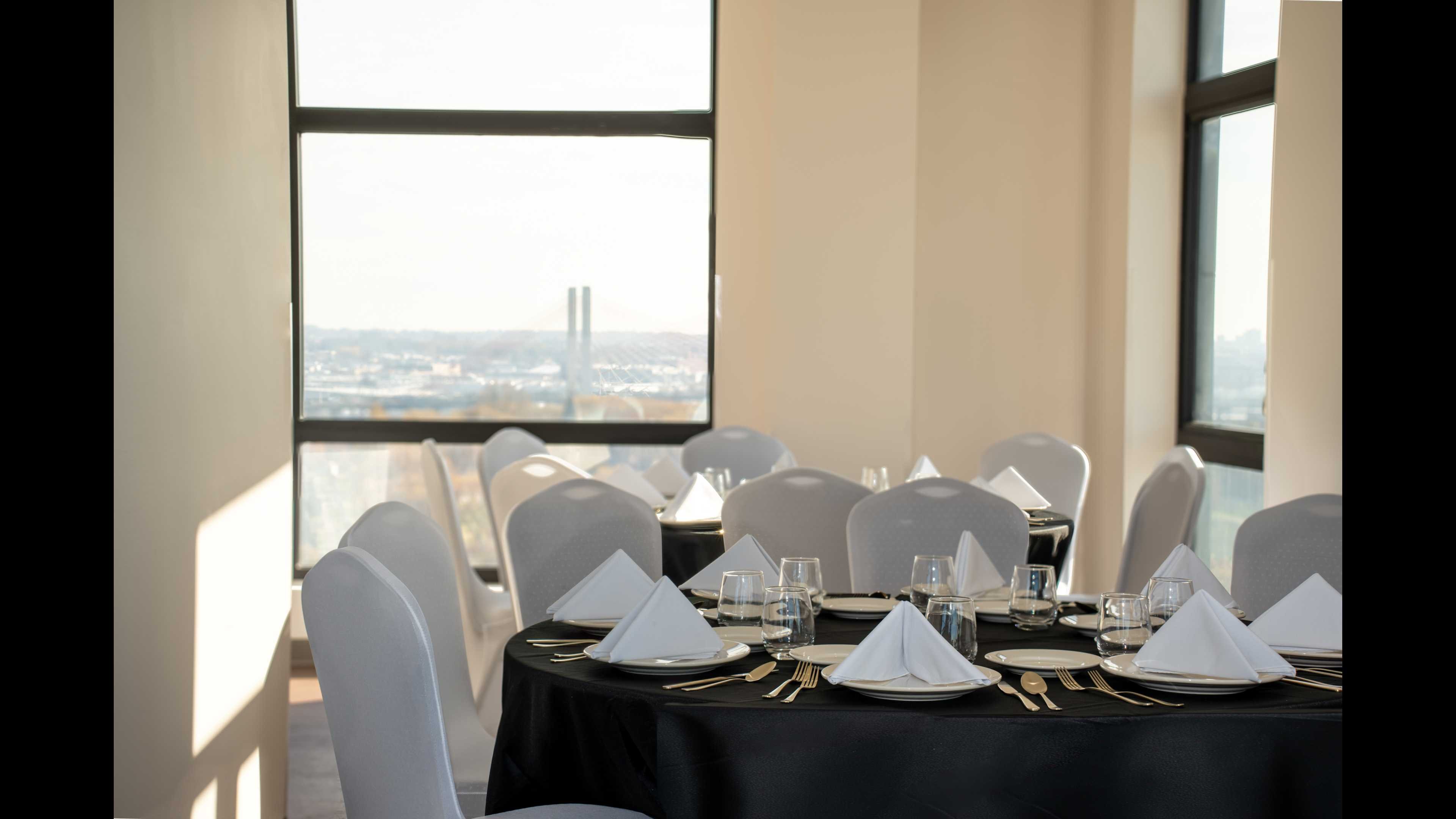 Holiday Inn Express Long Island City E New York, an IHG Hotel 41/48
